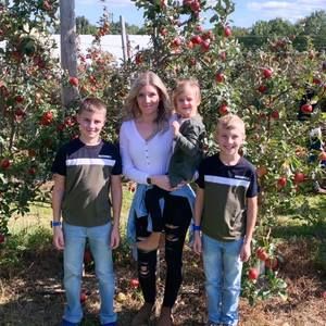 Meet your Posher, Kassandra